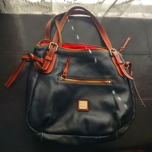 Dooney & Bourke Shoulder bag.